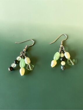💚Green Beaded Dangle Earrings – Petite Boho Cluster Drop Earrings